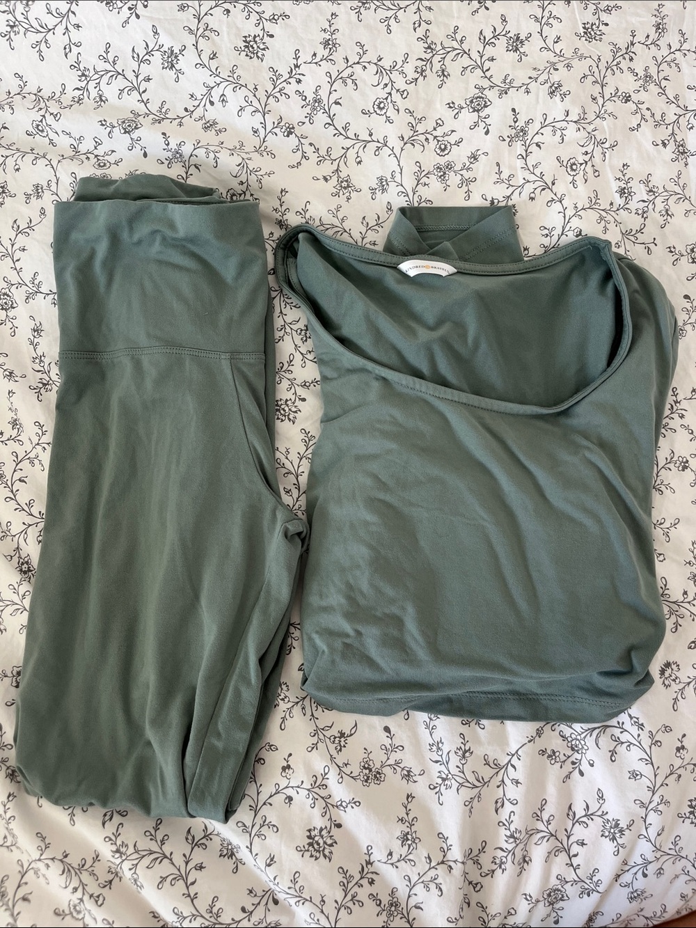 Kindred Bravely Set- Sage Green Nursing shirt & leggings - M